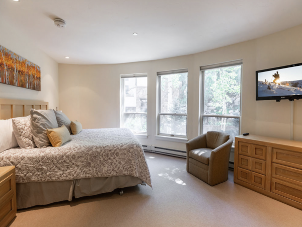 Three Bedroom Three Bathroom Vail Rental - Golden Peak